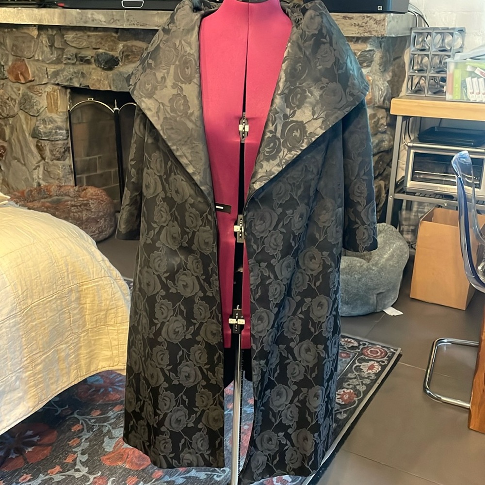 Vintage 1950s Black Rose Coat